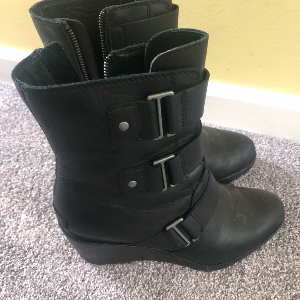 Sorel wedge boots